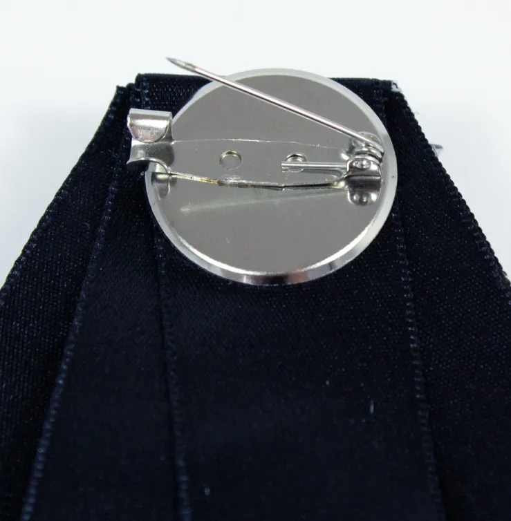 Brosche Barock Schleife mit Schmuckstein und Perlenketten - Schwarz