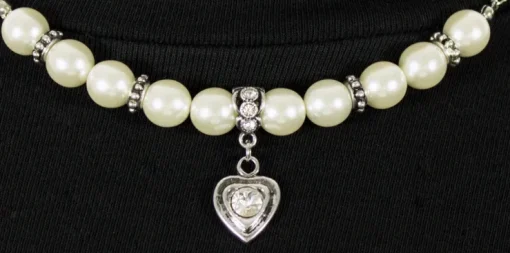 LUISIA Halbperlenkette Juliana mit Herzanhänger