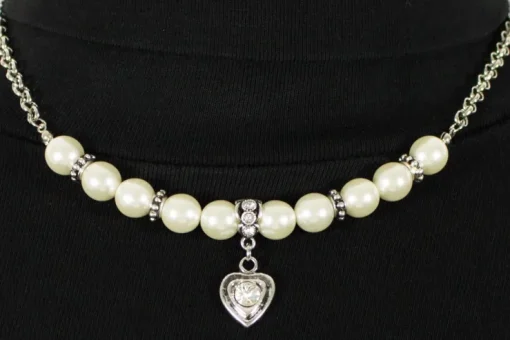 LUISIA Halbperlenkette Juliana mit Herzanhänger