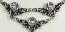 LUISIA® Halskette Isabel mit Herz und Kristallen von Swarovski® - Kristall
